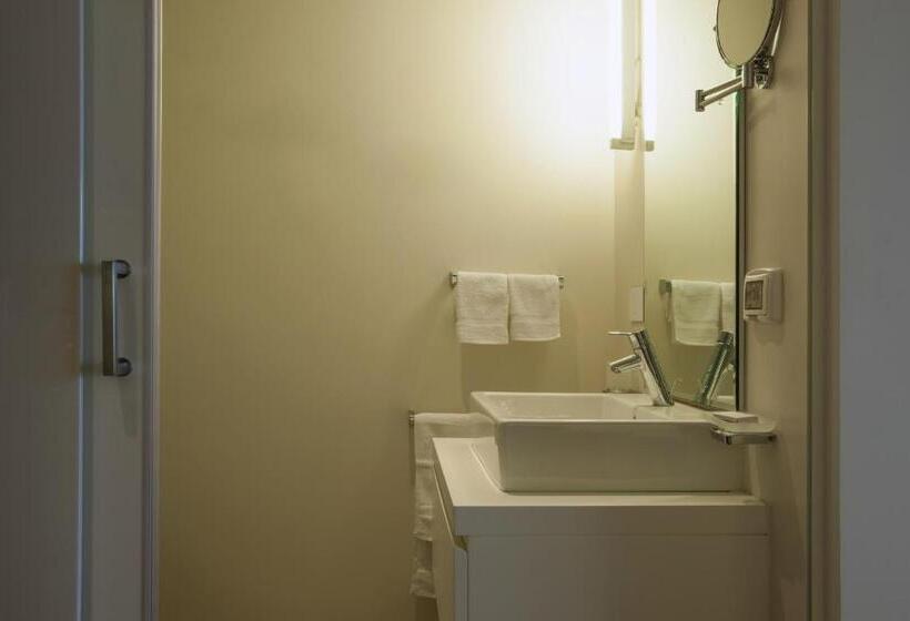 , 1866 Court & Suites