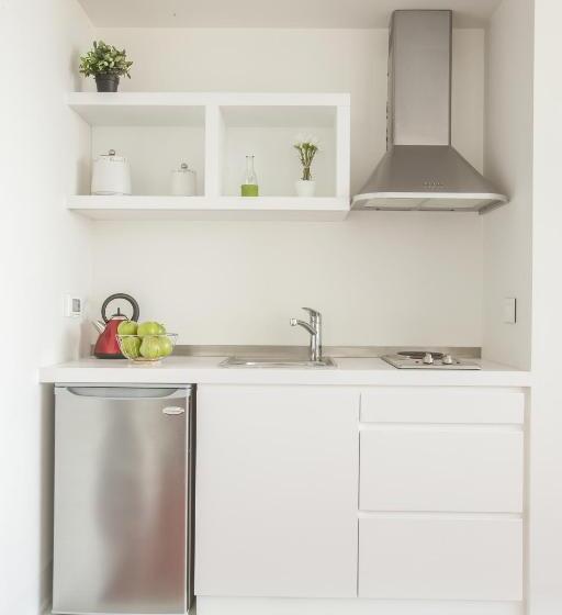 اتاق لوکس با چشم‌انداز شهر, 1866 Court & Suites