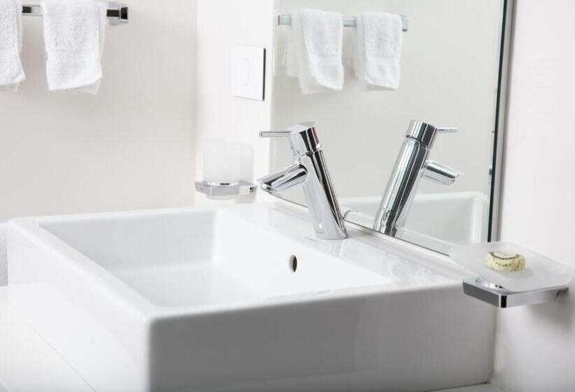 اتاق استاندارد, 1866 Court & Suites