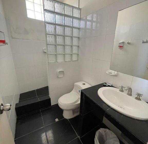 חדר משפחתי, Don Giovanni Mancora