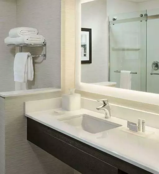 キングサイズベッドのスタンダードルーム, Fairfield By Marriott Waterbury Stowe