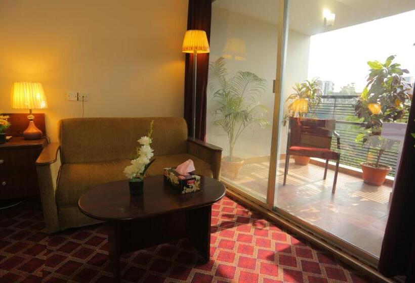 اتاق استاندارد با تخت بزرگ, Garden Residents Uttara Lake View