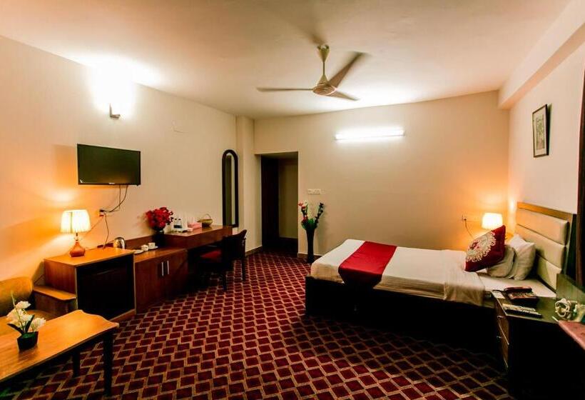 اتاق استاندارد با تخت بزرگ, Garden Residents Uttara Lake View