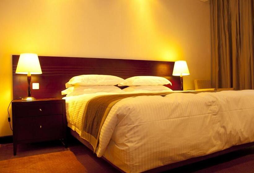 غرفة قياسية, Gorillas Golf