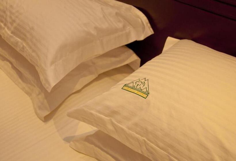 جناح إدارى, Gorillas Golf