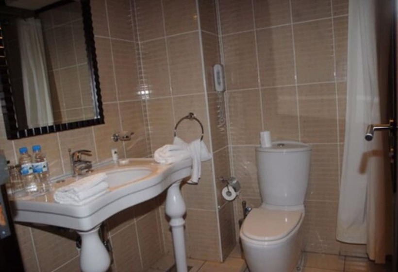 جناح إدارى, Gorillas Golf