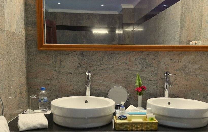 جناح إدارى, Gorillas Golf