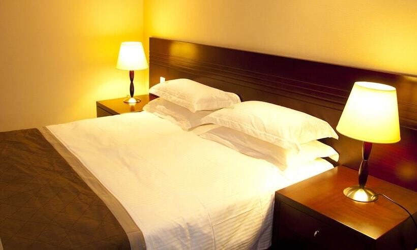 جناح إدارى, Gorillas Golf