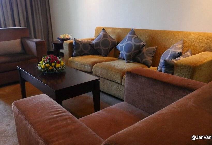 جناح إدارى, Gorillas Golf