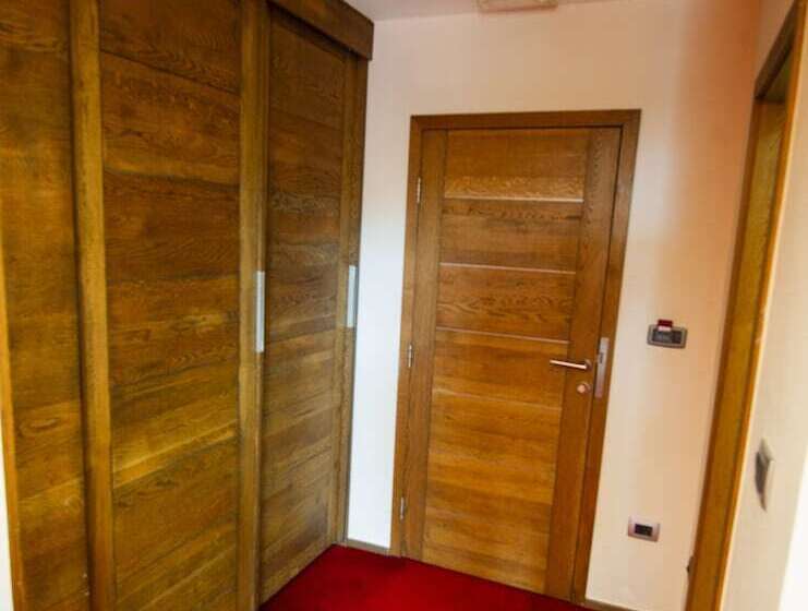 اتاق راحتی سه تخته, Grande Casa