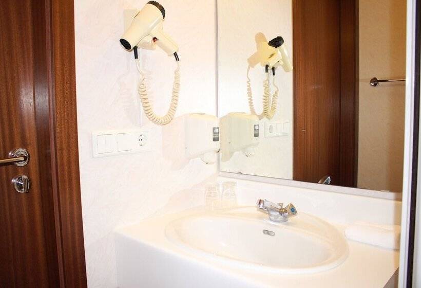 חדר אקונומי, North Star Staðarflöt