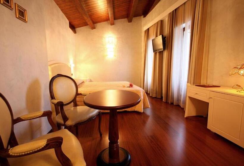 سوییت جونیور, Rojan