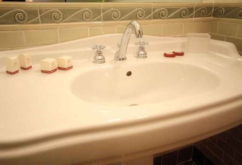 سوییت جونیور, Rojan