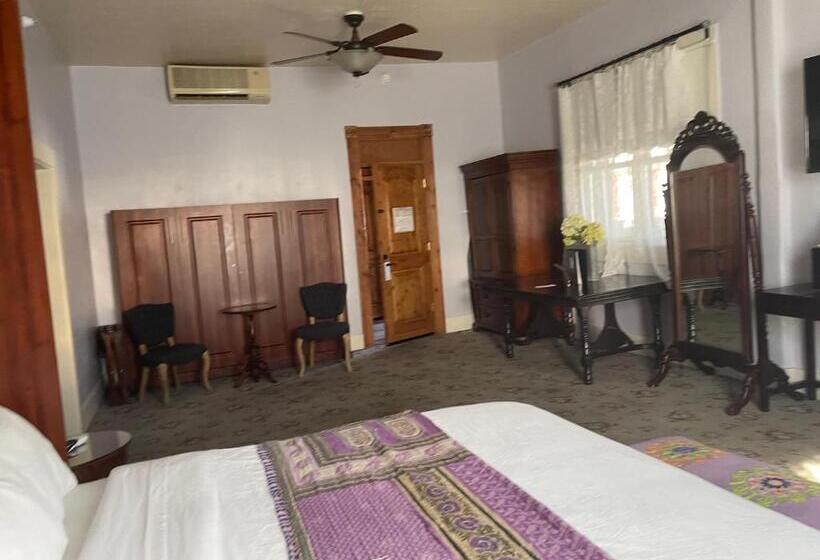 带大床的豪华间, Sutter