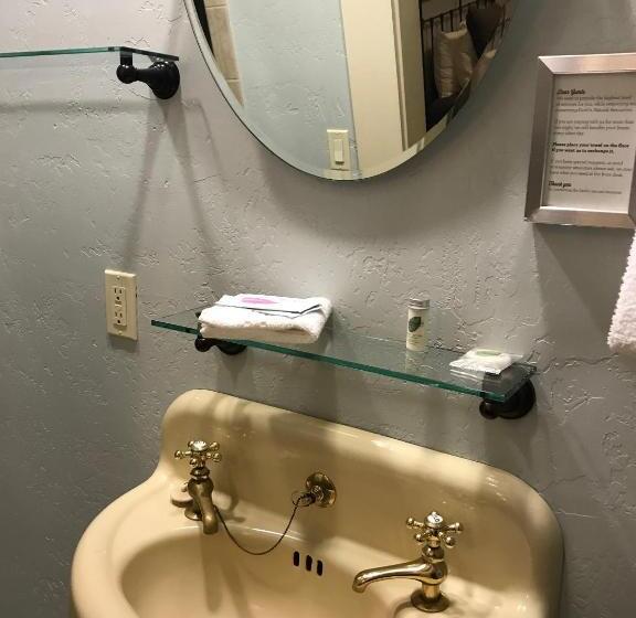 Номер Economy, Sutter