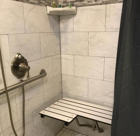 适合残疾人使用的标准间, Sutter