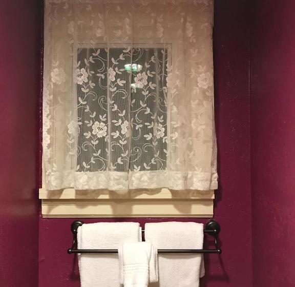 חדר דלוקס, Sutter