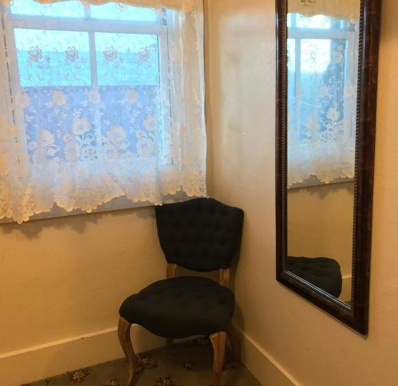 חדר סטנדרט, Sutter