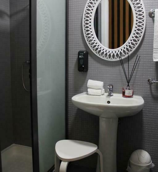 غرفة قياسية مزوَّدة بشُرفة, Trieste