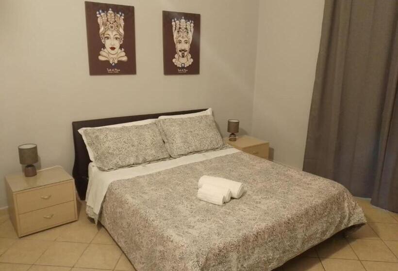 غرفة قياسية مزوَّدة بشُرفة, Trieste