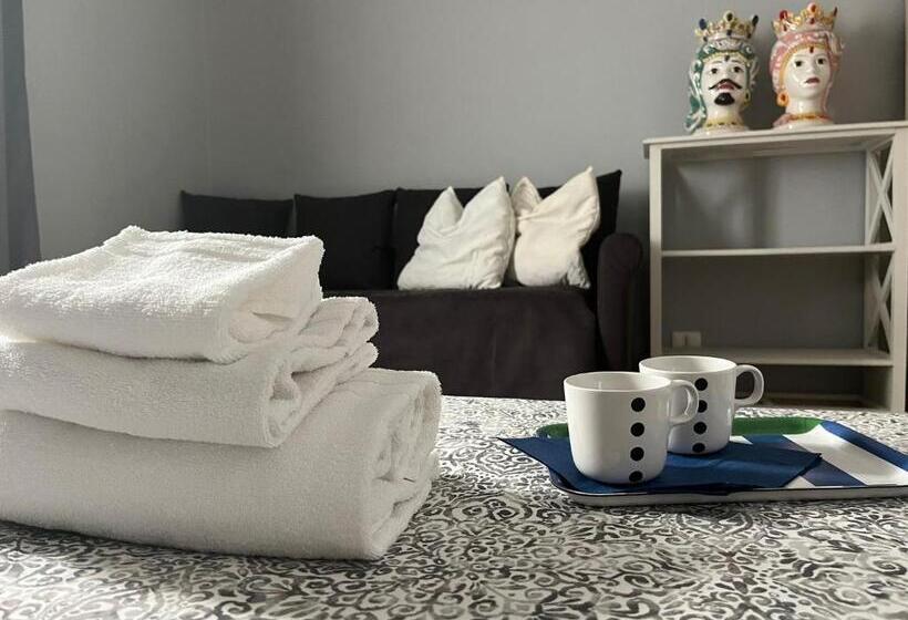 اتاق استاندارد سه تخته با بالکن, Trieste