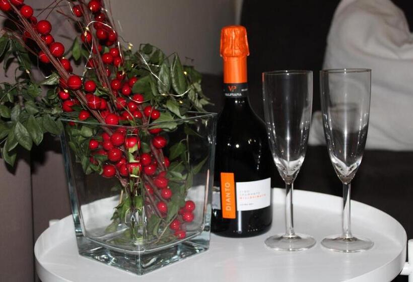 غرفة قياسية ثلاثية مزودة بشرفة, Trieste