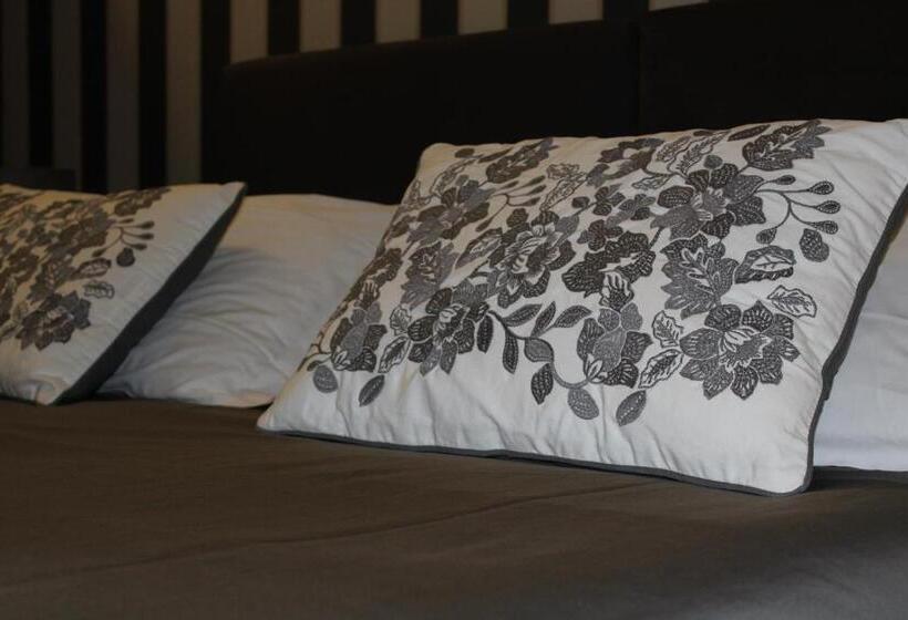 اتاق استاندارد با بالکن, Trieste