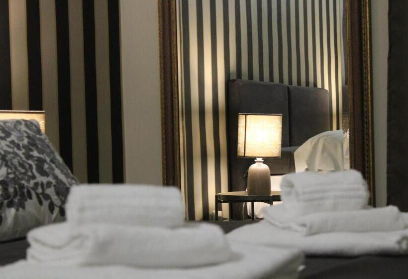 اتاق استاندارد سه تخته با بالکن, Trieste