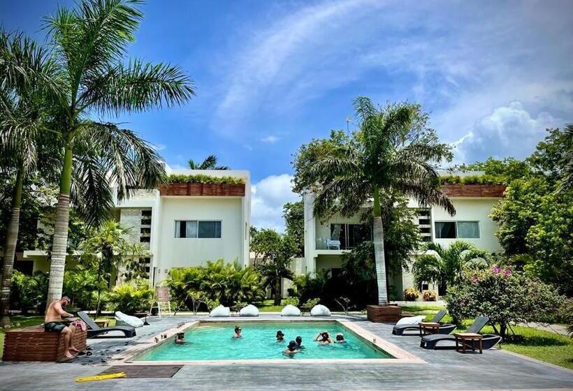 استودیو استاندارد با چشمانداز استخر, Xscapetulum