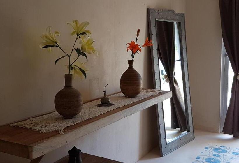 اتاق پریمیوم با بالکن, Xscapetulum