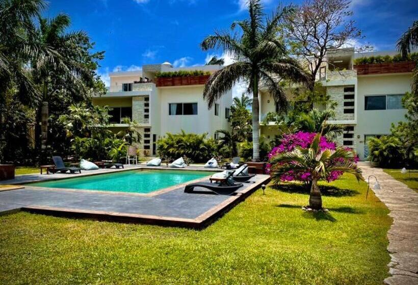 اتاق پریمیوم با بالکن, Xscapetulum