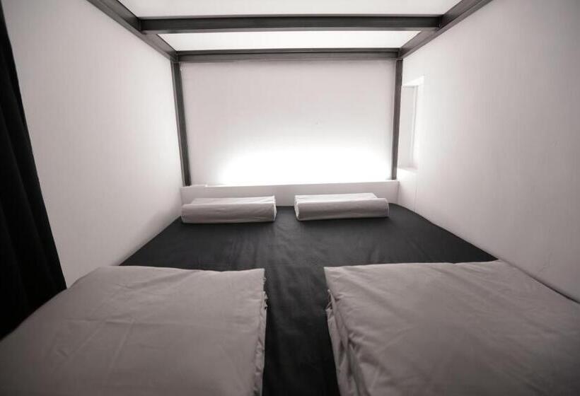 تختخواب در اتاق مشترک, Meeting Mates Hostel