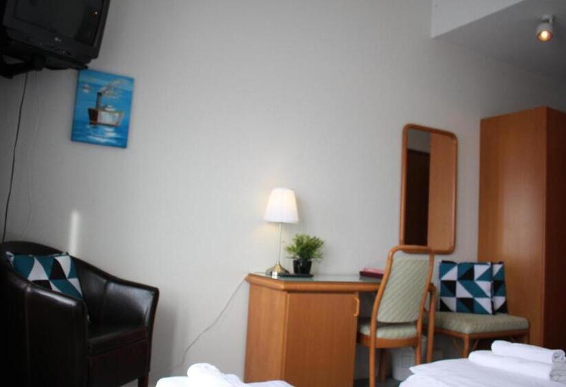 חדר קומפורט לשלושה, North Star Staðarflöt