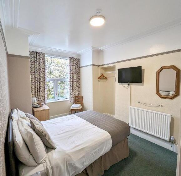 اتاق استاندارد سه نفره, The George Guest House