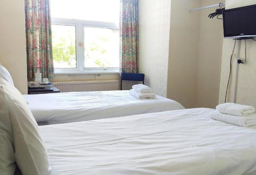 Семейный Номер, The George Guest House