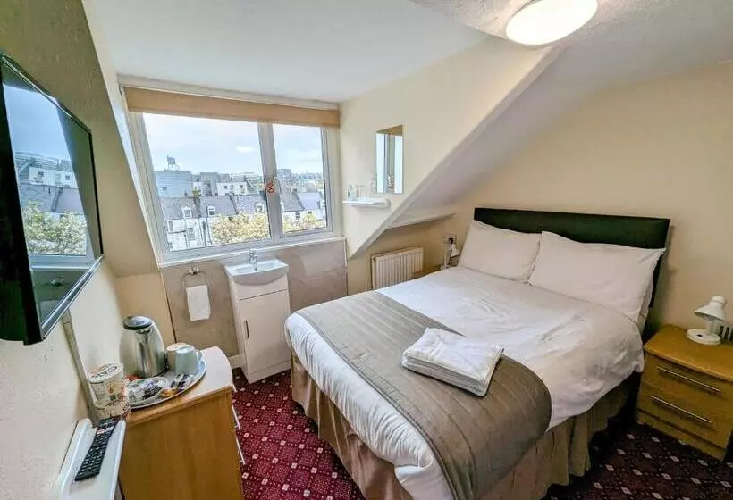 اتاق استاندارد با سرویس بهداشتی مشترک, The George Guest House
