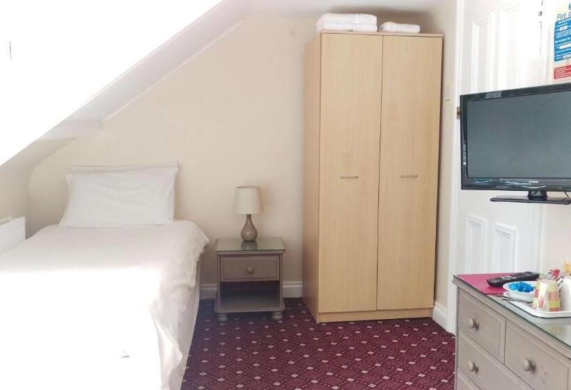 اتاق استاندارد سه تخته با سرویس بهداشتی مشترک, The George Guest House