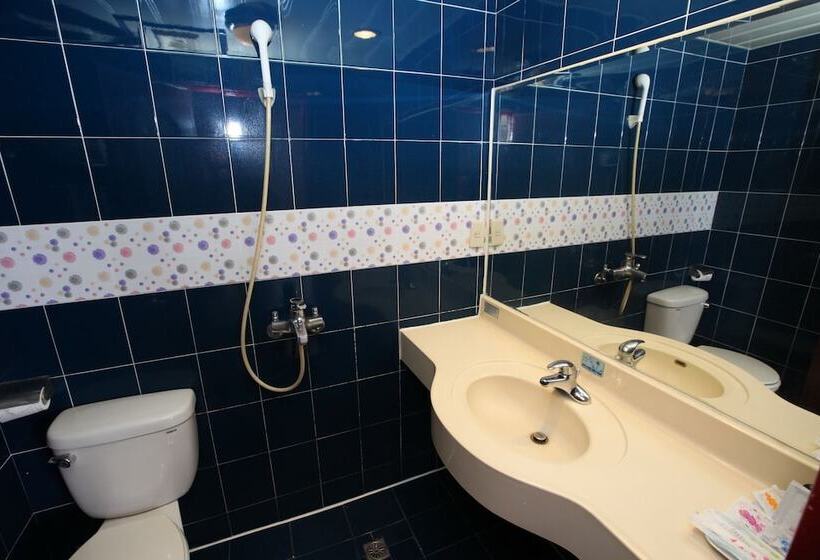 اتاق استاندارد سه نفره, Jiuning Business