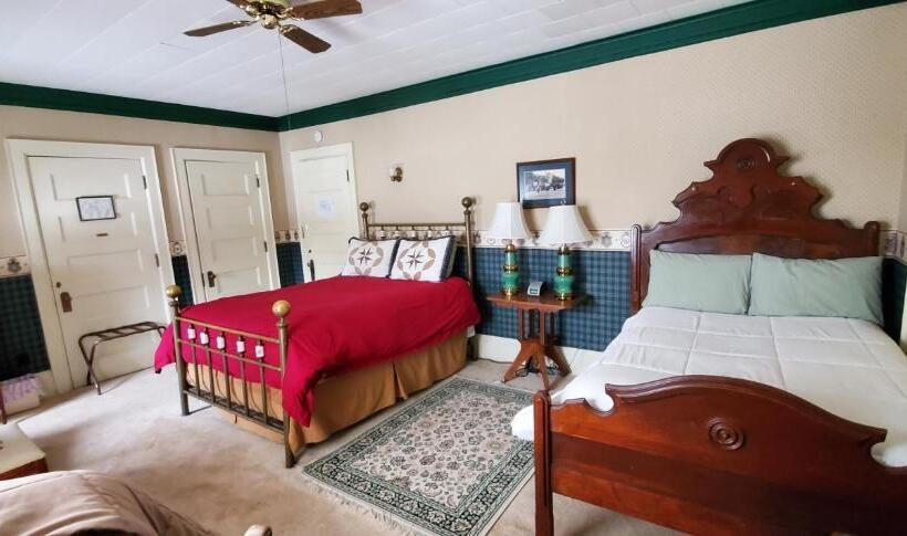 غرفة قياسية ثلاثية, Saravilla Bed & Breakfast