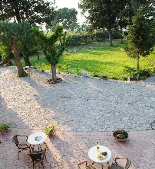 اتاق خانوادگی با چشم‌انداز باغ, B&b La Chora Di Paestum