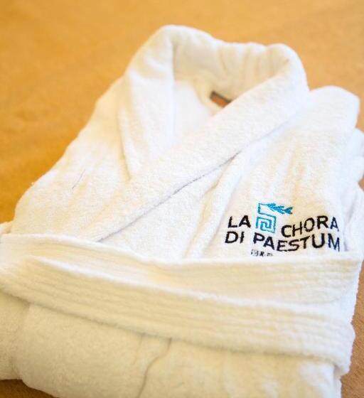 اتاق خانوادگی با چشم‌انداز باغ, B&b La Chora Di Paestum