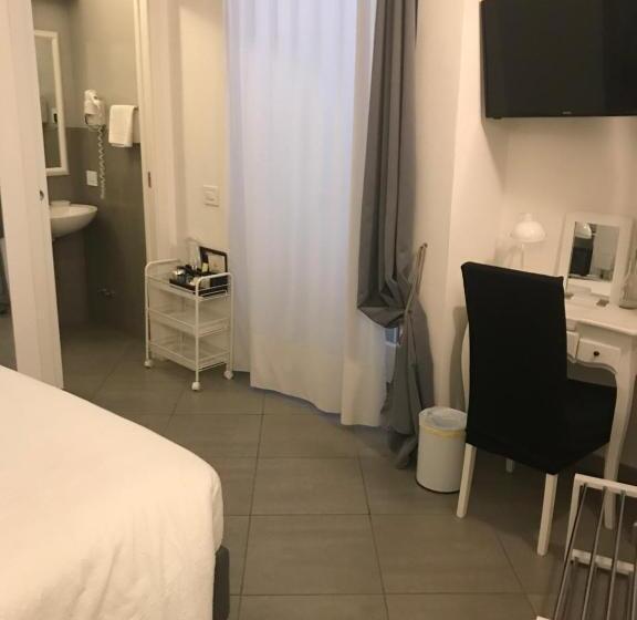 バルコニー付きシングルスタンダードルーム, La Terrazza Vercelli Bed & Charme