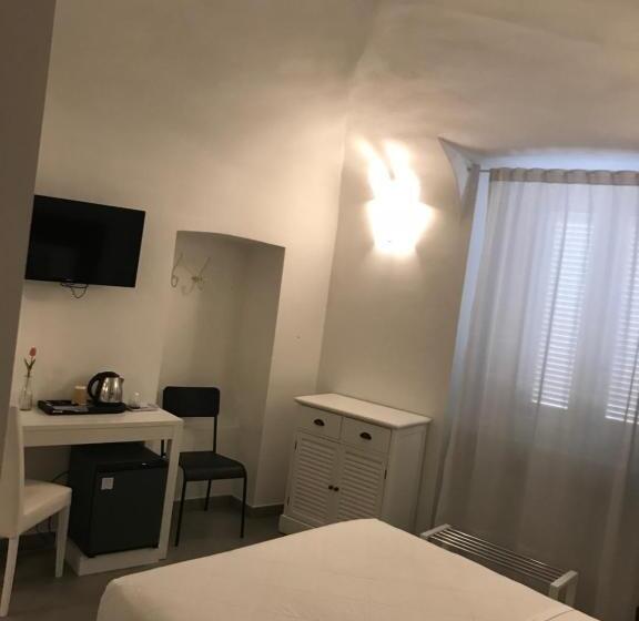 ダブルベッドスタンダードルーム, La Terrazza Vercelli Bed & Charme