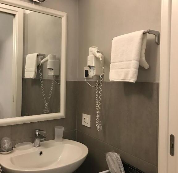 ダブルベッドスタンダードルーム, La Terrazza Vercelli Bed & Charme