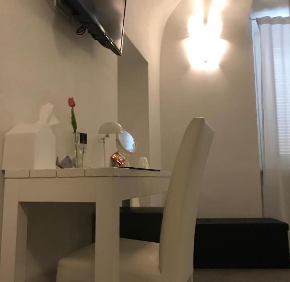 ダブルベッドスタンダードルーム, La Terrazza Vercelli Bed & Charme