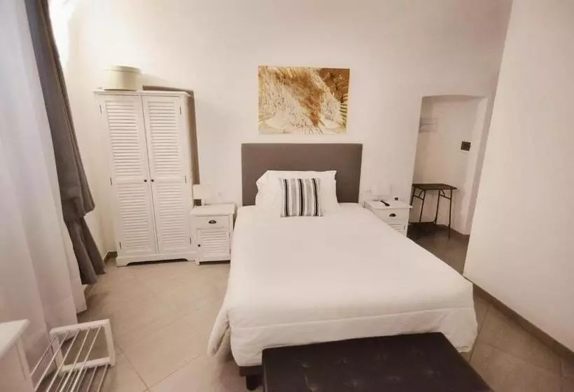 ダブルベッドスタンダードルーム, La Terrazza Vercelli Bed & Charme