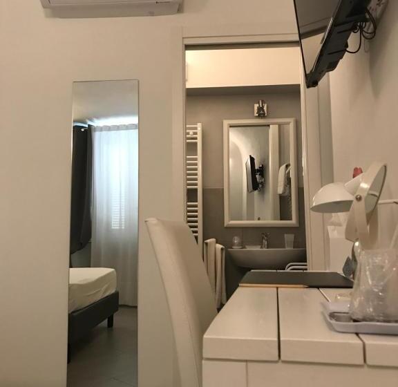 ダブルベッドスタンダードルーム, La Terrazza Vercelli Bed & Charme