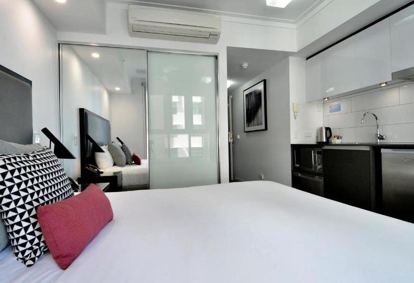 スタンダードスタジオ, H On Mitchell Apartment