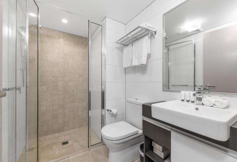 スタンダードスタジオ, H On Mitchell Apartment