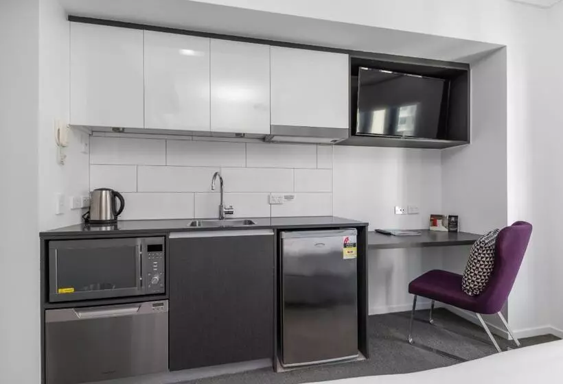 استودیوی استاندارد, H On Mitchell Apartment